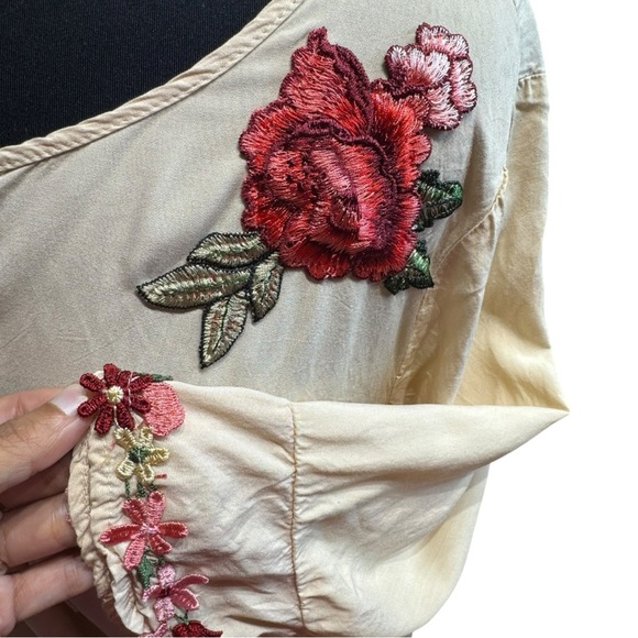 Emery Rose Plus Size Cream Floral Embroidered Boho Babydoll Peasant Top 1XL NWOT - Picture 3 of 5